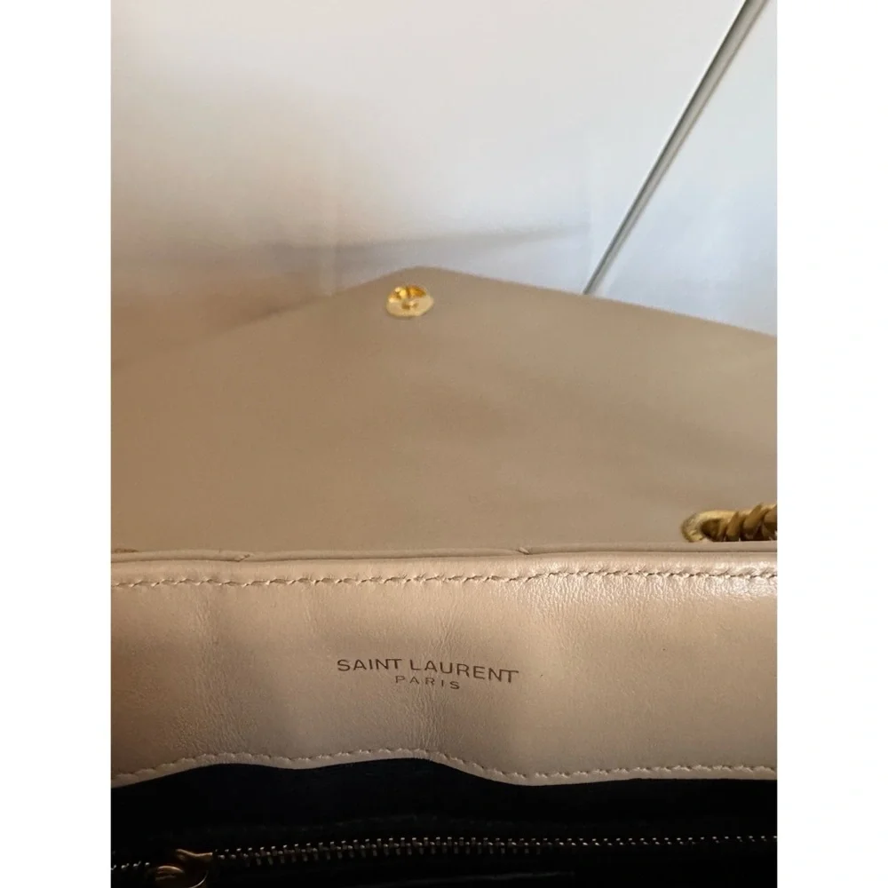 Yves Saint Laurent Loulou Medium - Picture 4 of 9